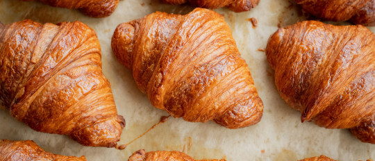 Come ordinare in una pasticceria francese: frasi e buone maniere