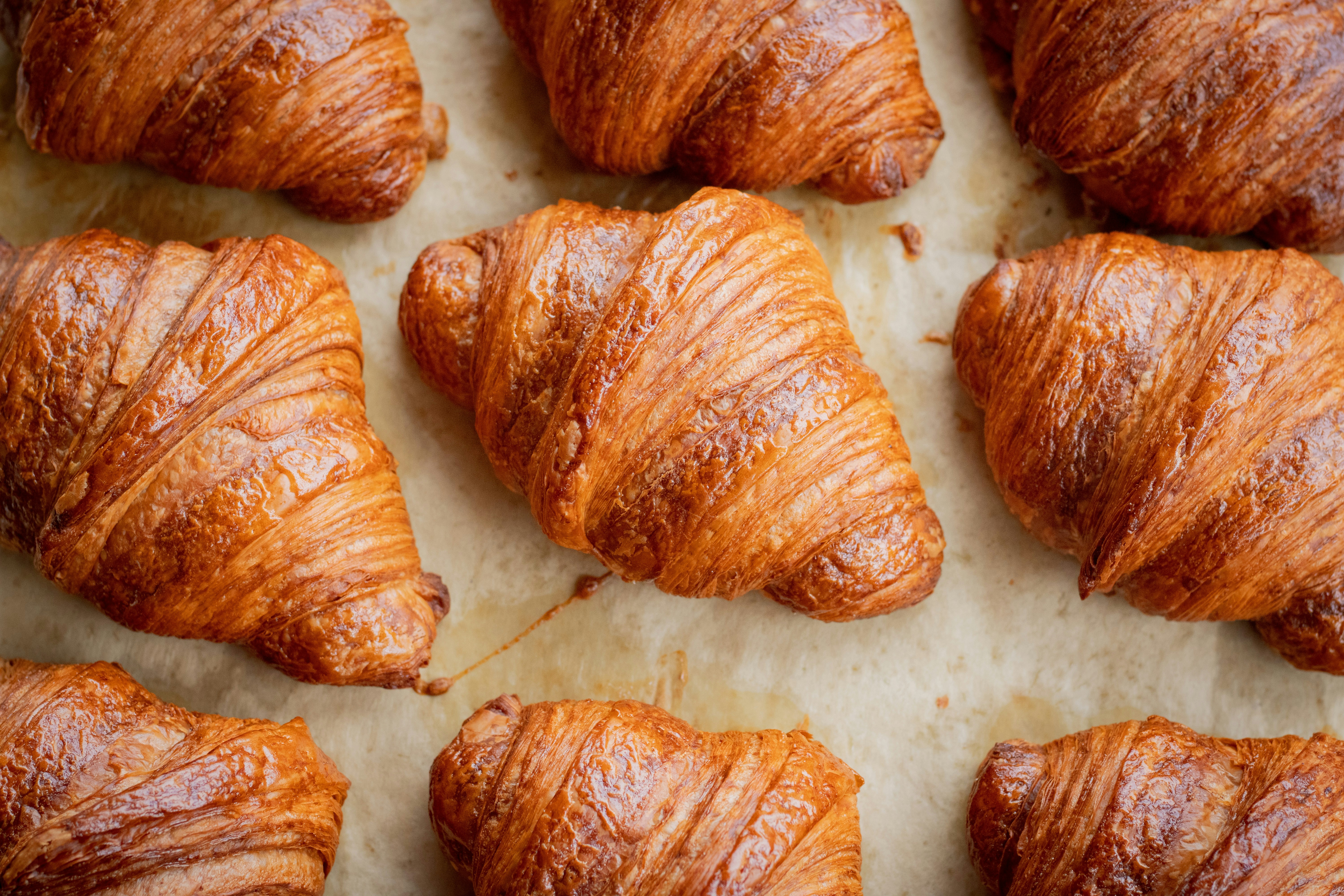 Come ordinare in una pasticceria francese: frasi e buone maniere